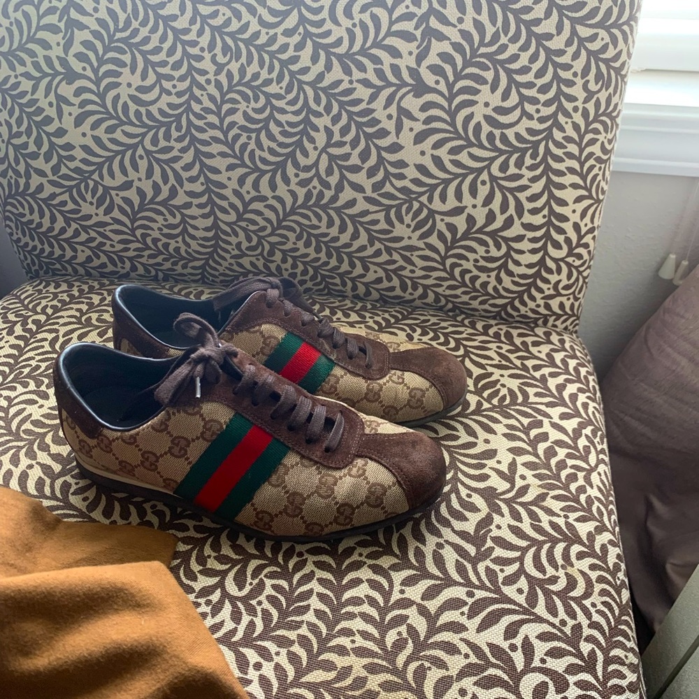 Nice Gucci sneakers. Newer worn condition.